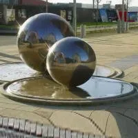 Фонтан из 2 стальных шаров (518906) ∅ 1 и ∅ 1,5 м. Покров