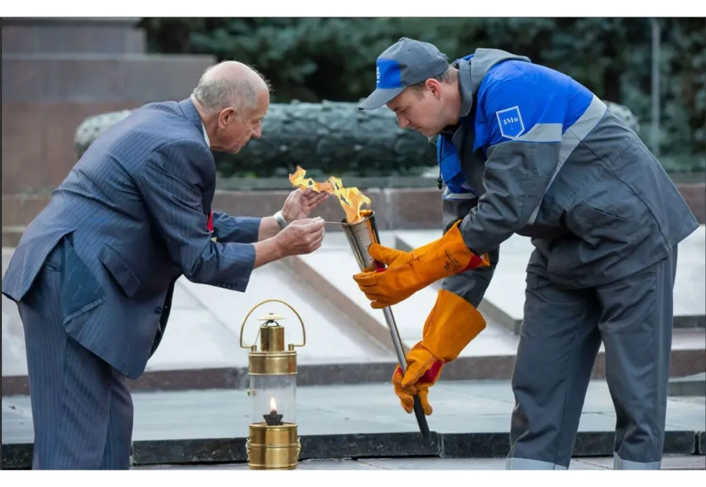 Лампа для переноса вечного огня в Покрове 